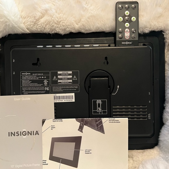 Insignia 9-Inch Digital Picture Frame - Picture 5 of 5
